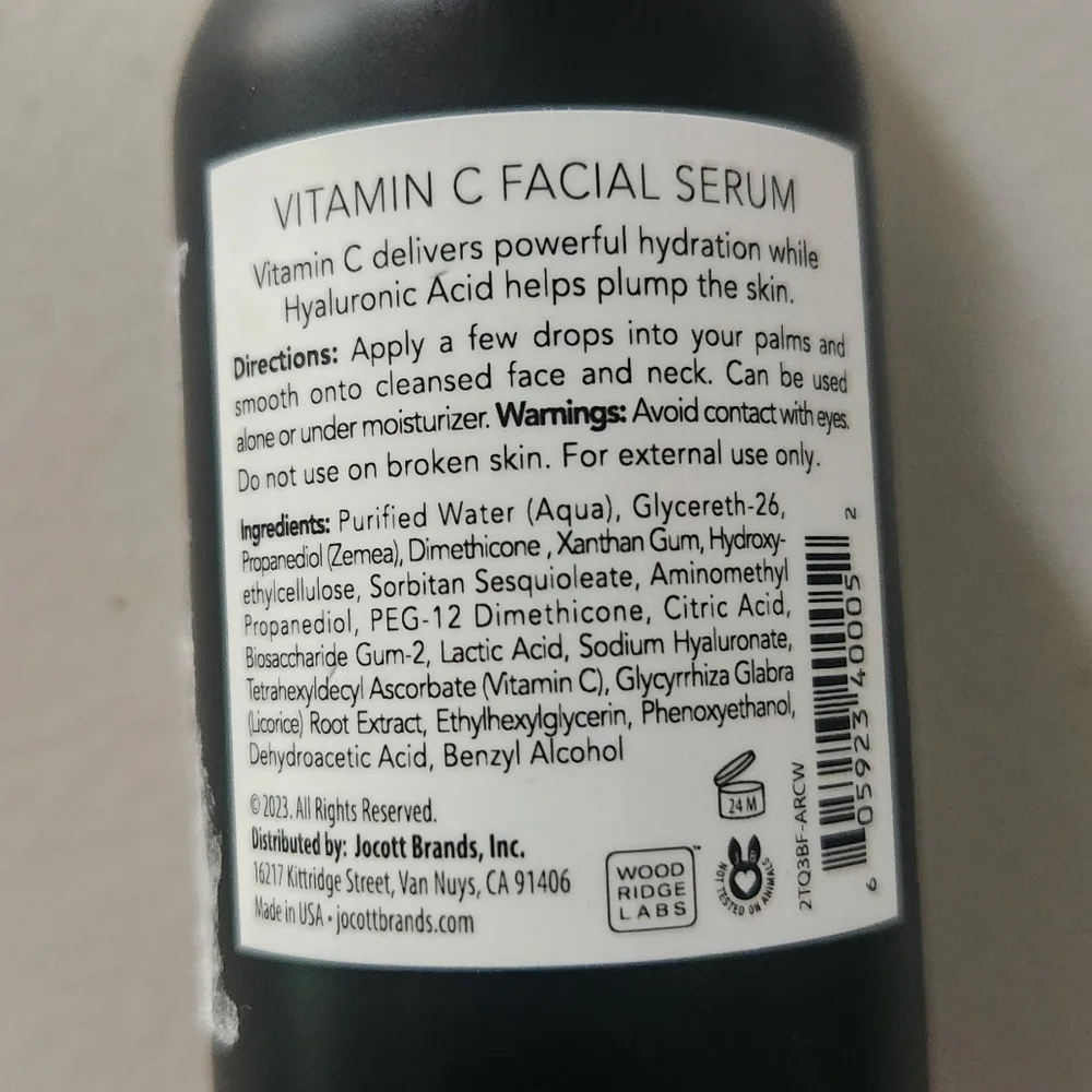 Pearlessence Vitamin C and Hyaluronic Acid Brightening Facial Serum - Picture 2 of 3